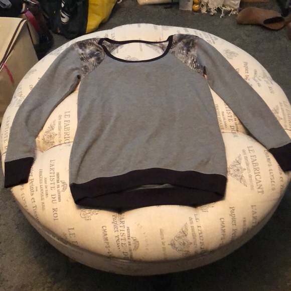 Jessica Simpson Tops - Jessica Simpson gray sweatshirt size XS